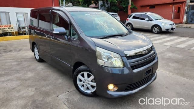 Toyota Noah 2009