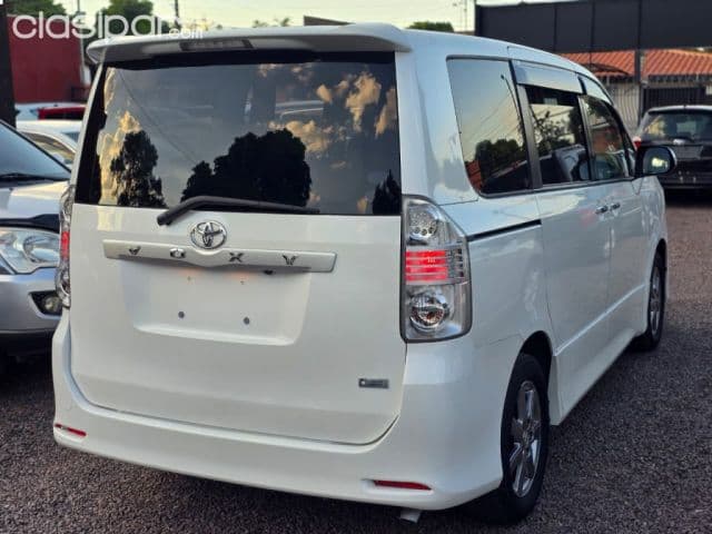Toyota Voxy 2009