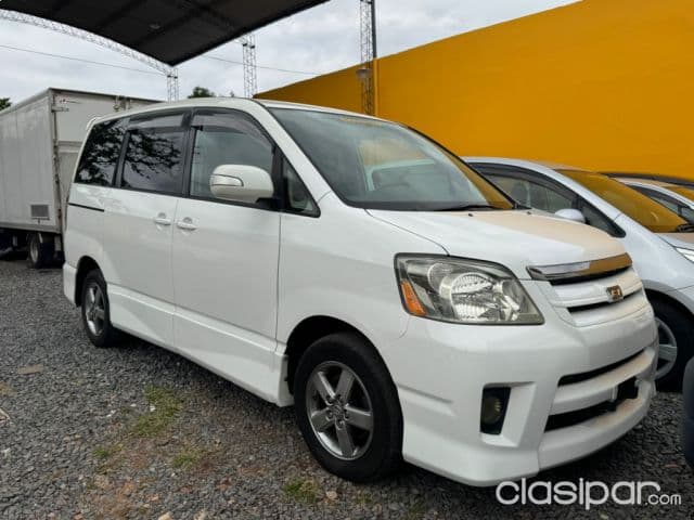 Toyota Noah 2004