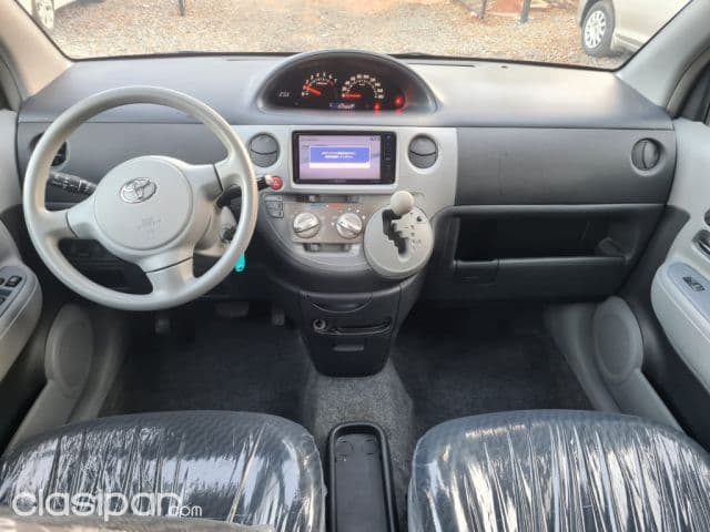 Toyota Sienta 2012