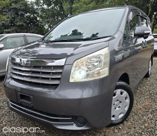 Toyota Noah 2008