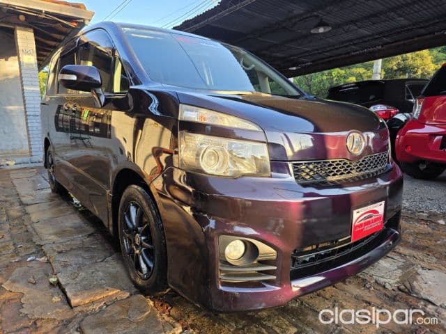 Toyota Voxy 2010
