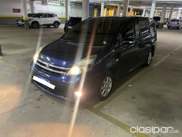 Toyota Isis 2010