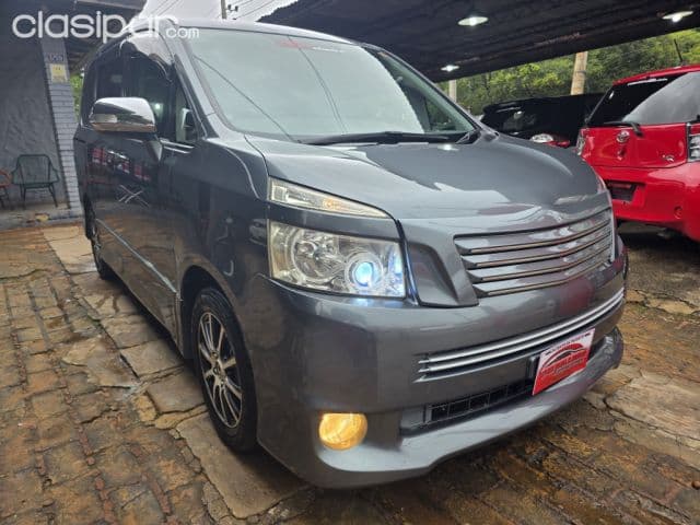 Toyota Noah 2008