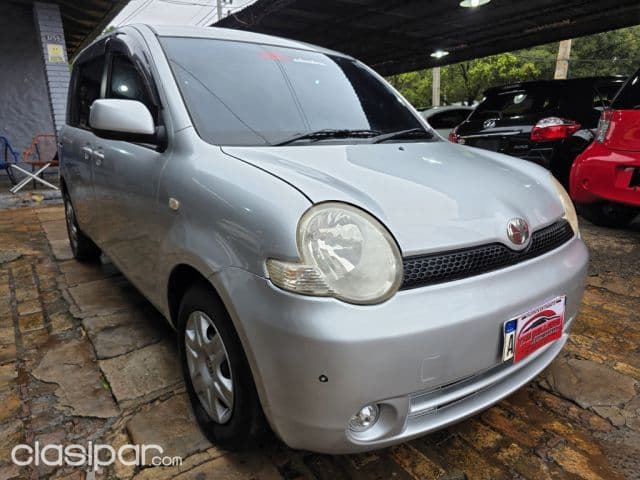 Toyota Sienta 2005