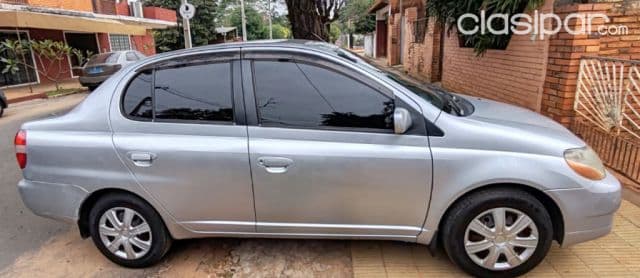 Toyota Platz 2001