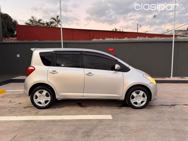 Toyota Ractis 2006