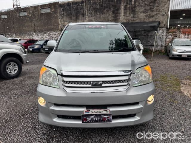 Toyota Noah 2006