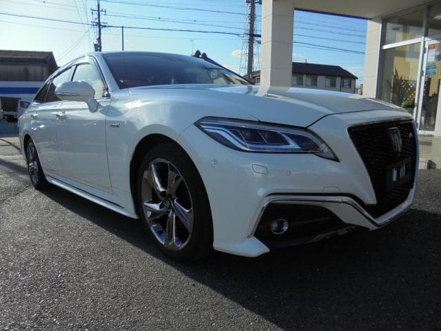 Toyota Crown Hybrid 2018
