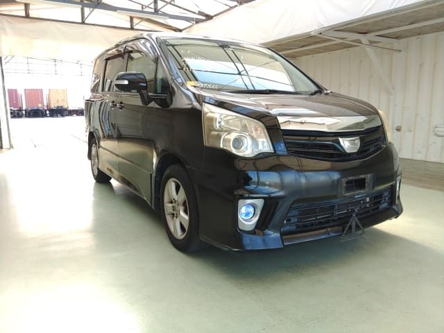 Toyota Noah 2010