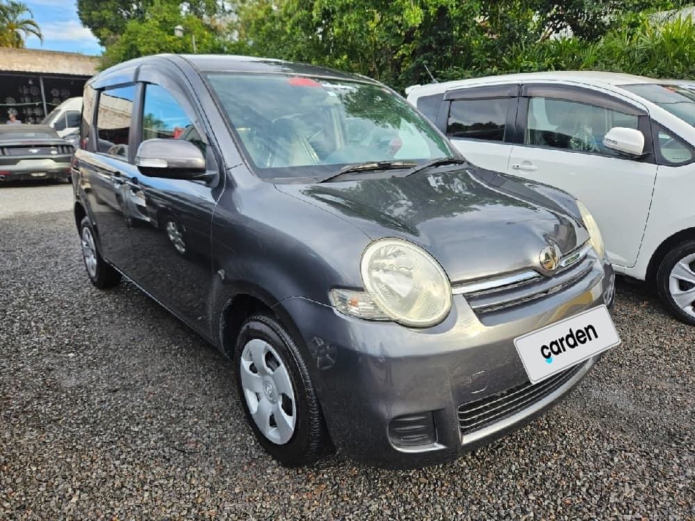 Toyota Sienta 2010