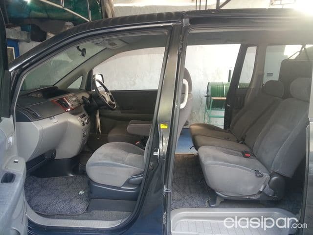 Toyota Noah 2003