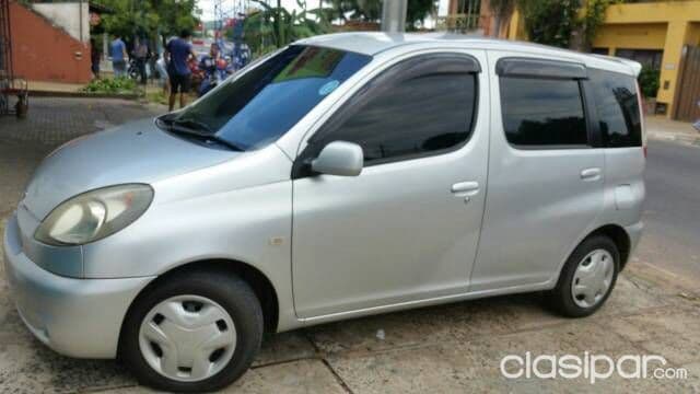 Toyota Funcargo Año 2002