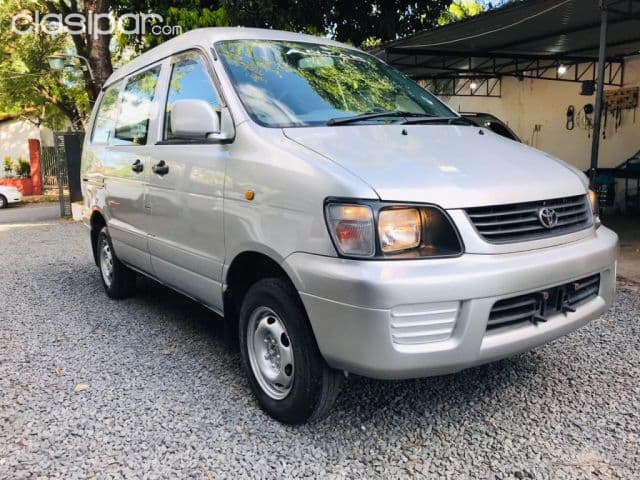 Toyota Noah 2001