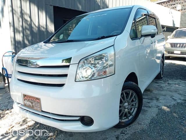 Toyota Noah 2009