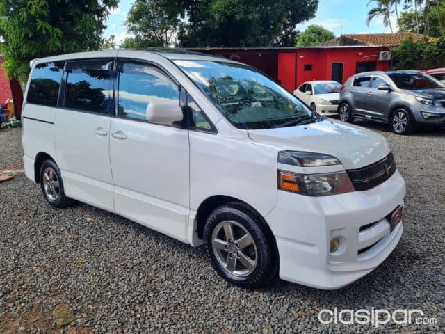 Toyota Voxy 2004