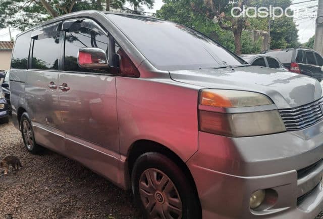 Toyota Voxy 2004