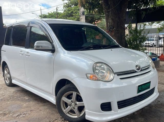 Toyota Sienta 2009