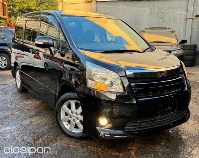 Toyota Noah 2009
