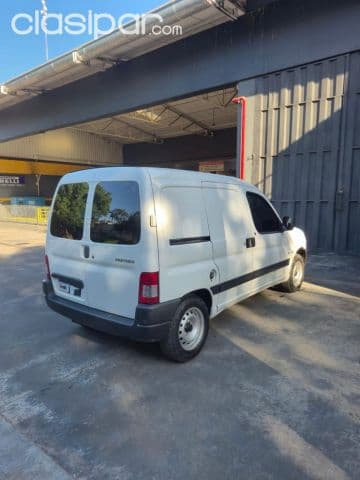Peugeot Parnetr 2017