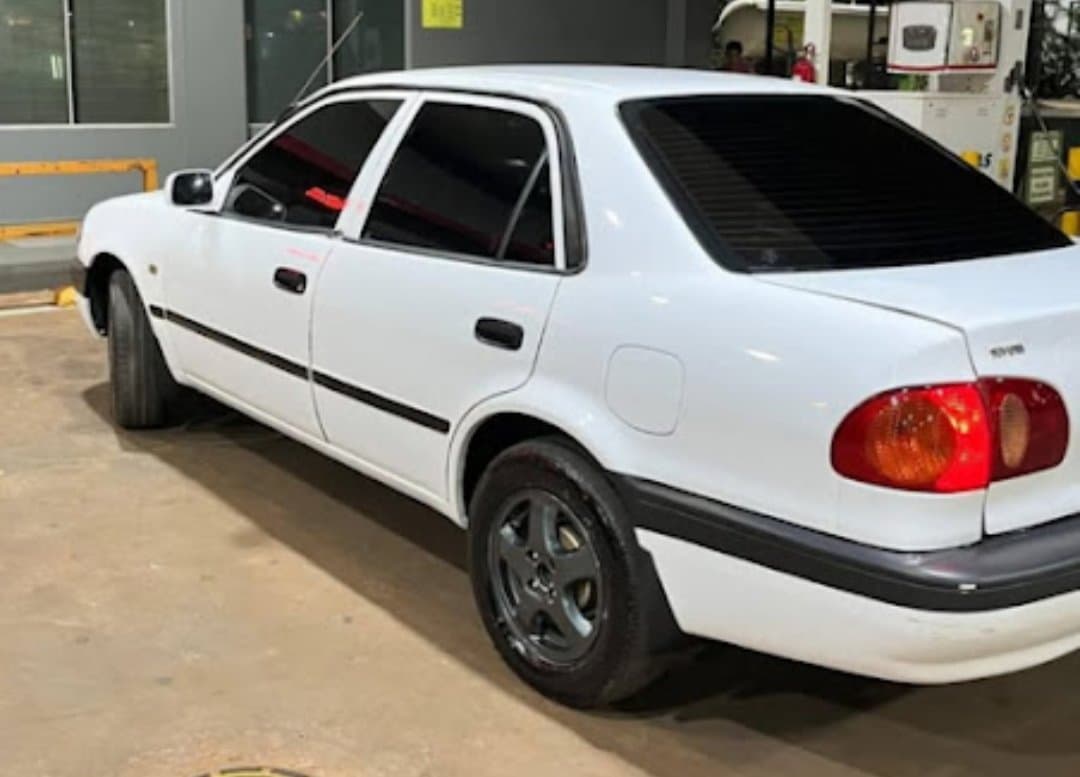 Toyota Corolla 2001 - foto 2